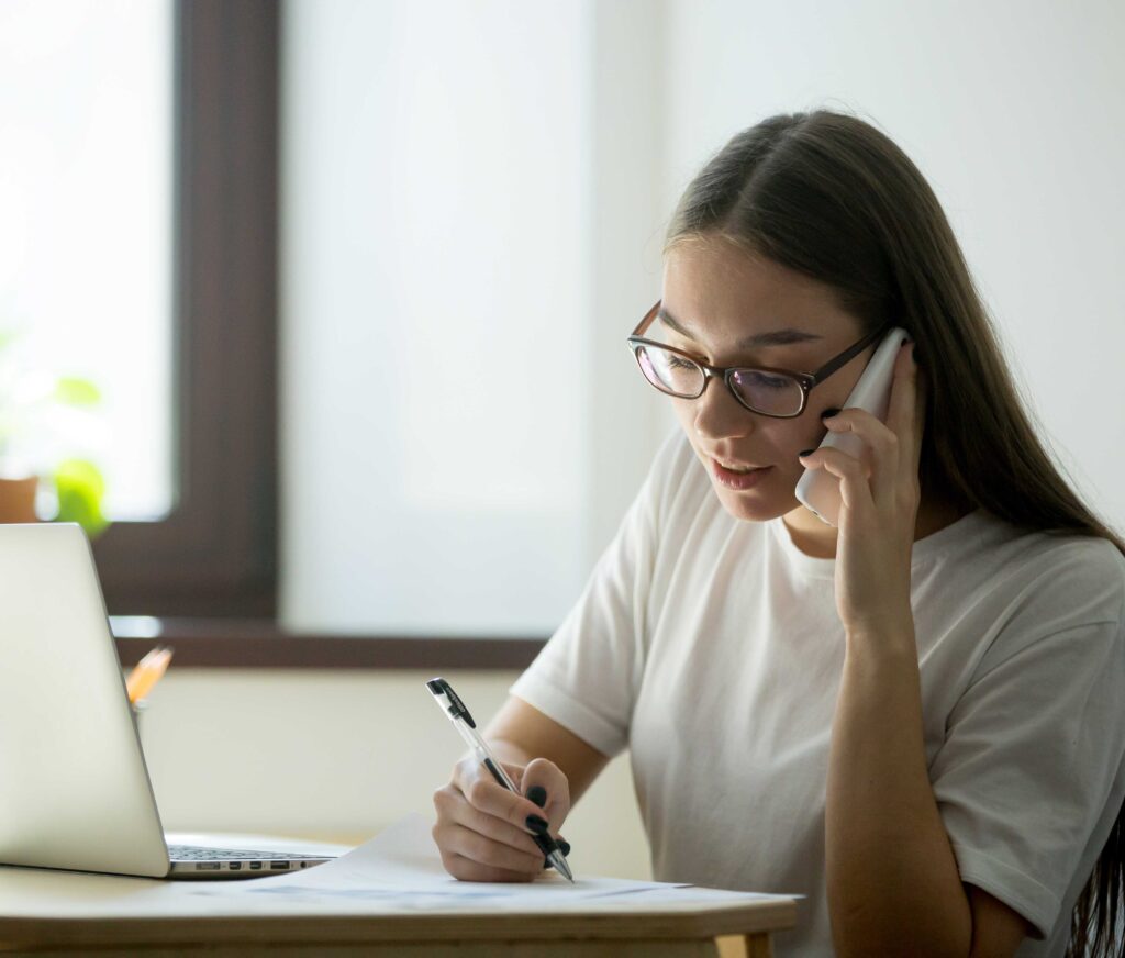 Un salvavidas para mujeres en Granada: Asesoramiento, apoyo psicológico, orientación e inserción laboral para víctimas de violencia machista 1 consultatelefono 1024x872 2 - Igualdad en Granada