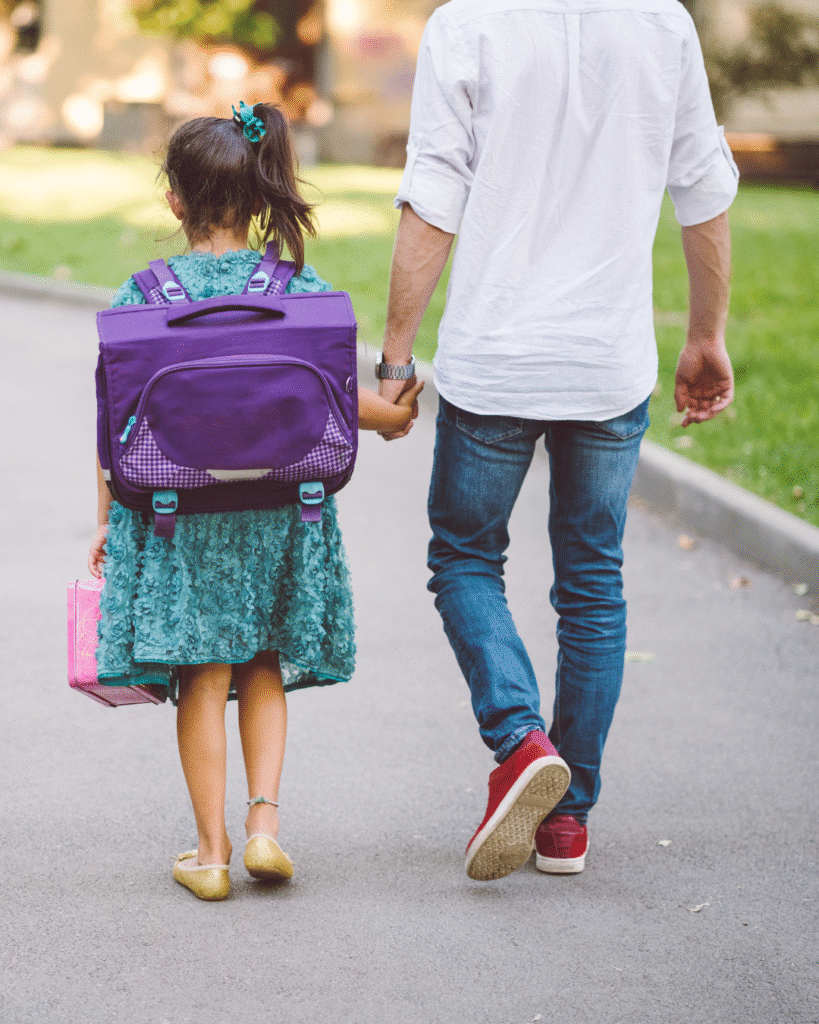 La mochila de la igualdad: el desafío de la corresponsabilidad en la vuelta al cole granadina 2 2 - Igualdad en Granada
